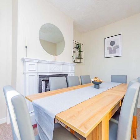 Central Townhouse Wolverhampton - Sleeps 8 - Ideal For Contractors & Families公寓 外观 照片