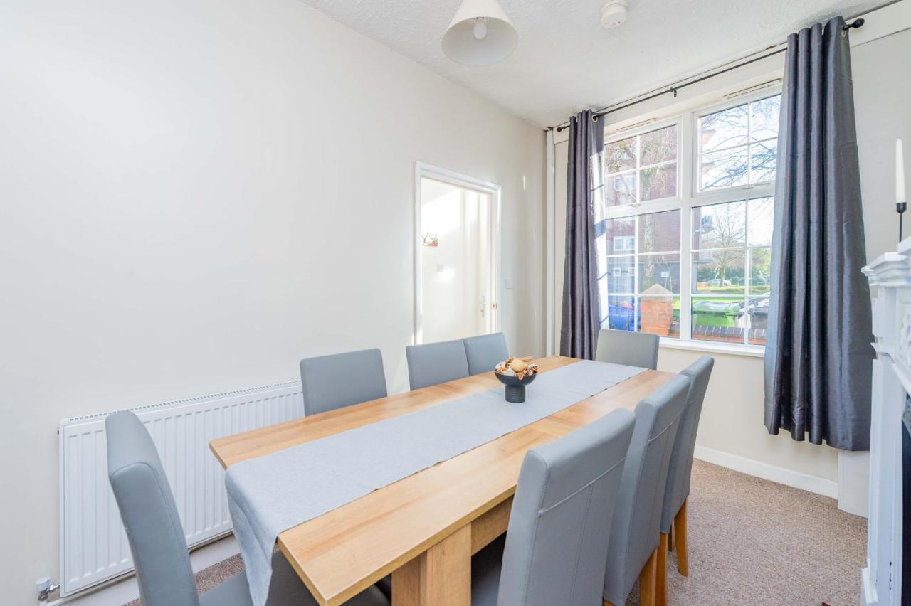 Central Townhouse Wolverhampton - Sleeps 8 - Ideal For Contractors & Families公寓 外观 照片