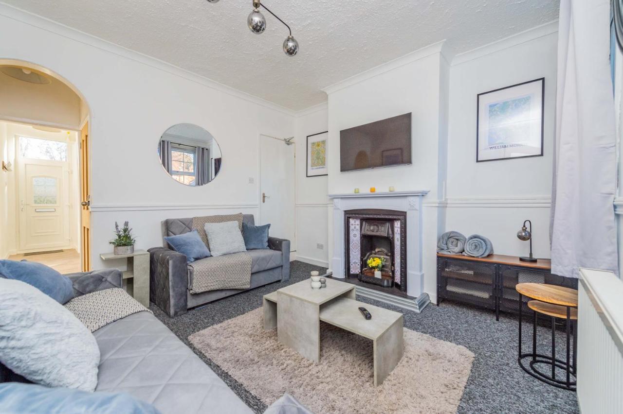 Central Townhouse Wolverhampton - Sleeps 8 - Ideal For Contractors & Families公寓 外观 照片