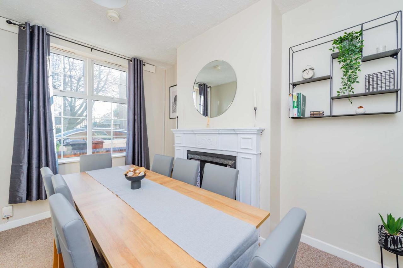 Central Townhouse Wolverhampton - Sleeps 8 - Ideal For Contractors & Families公寓 外观 照片