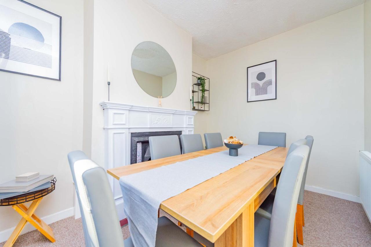 Central Townhouse Wolverhampton - Sleeps 8 - Ideal For Contractors & Families公寓 外观 照片