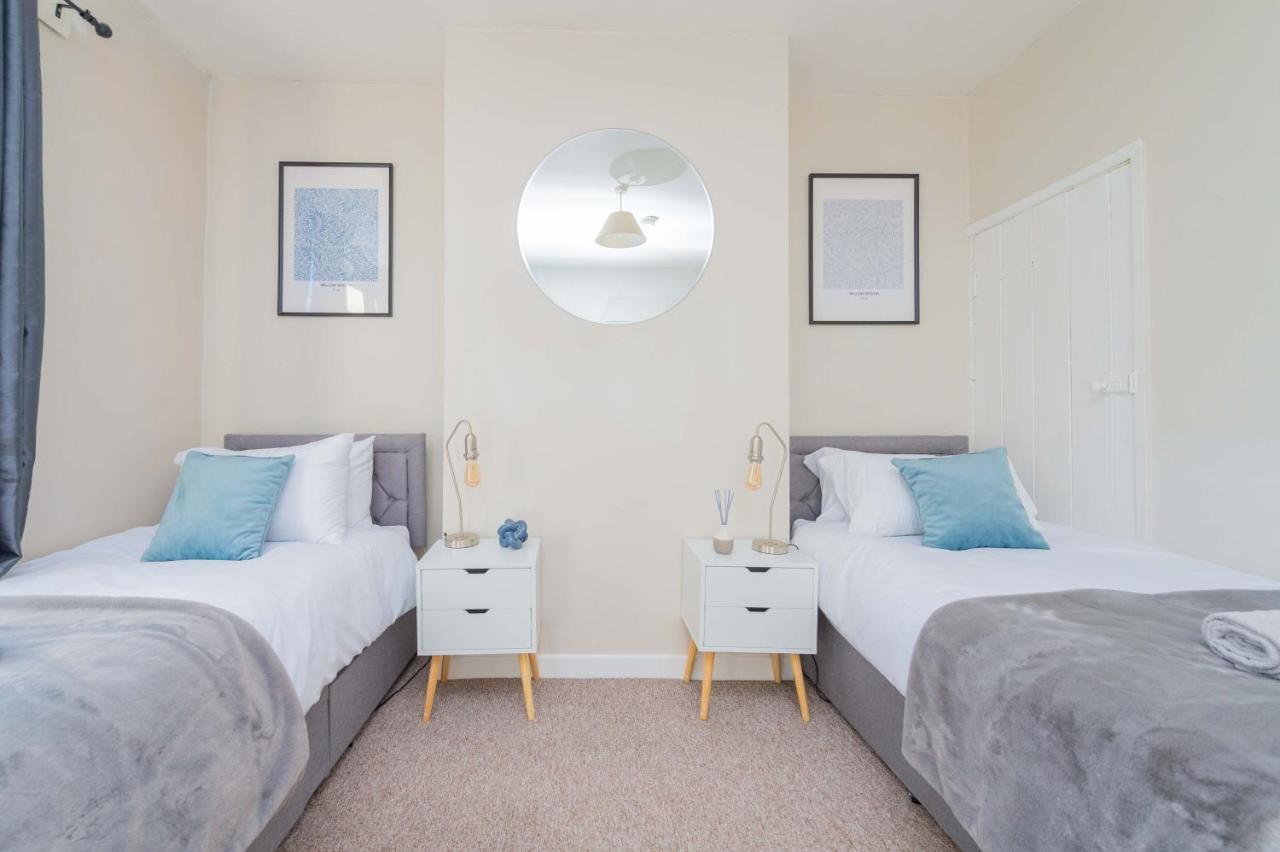 Central Townhouse Wolverhampton - Sleeps 8 - Ideal For Contractors & Families公寓 外观 照片