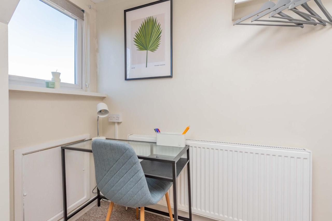 Central Townhouse Wolverhampton - Sleeps 8 - Ideal For Contractors & Families公寓 外观 照片