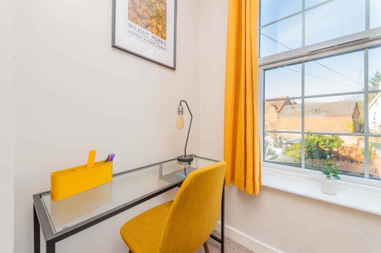 Central Townhouse Wolverhampton - Sleeps 8 - Ideal For Contractors & Families公寓 外观 照片